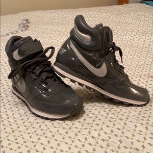 Nike size 6 Snow Waffle